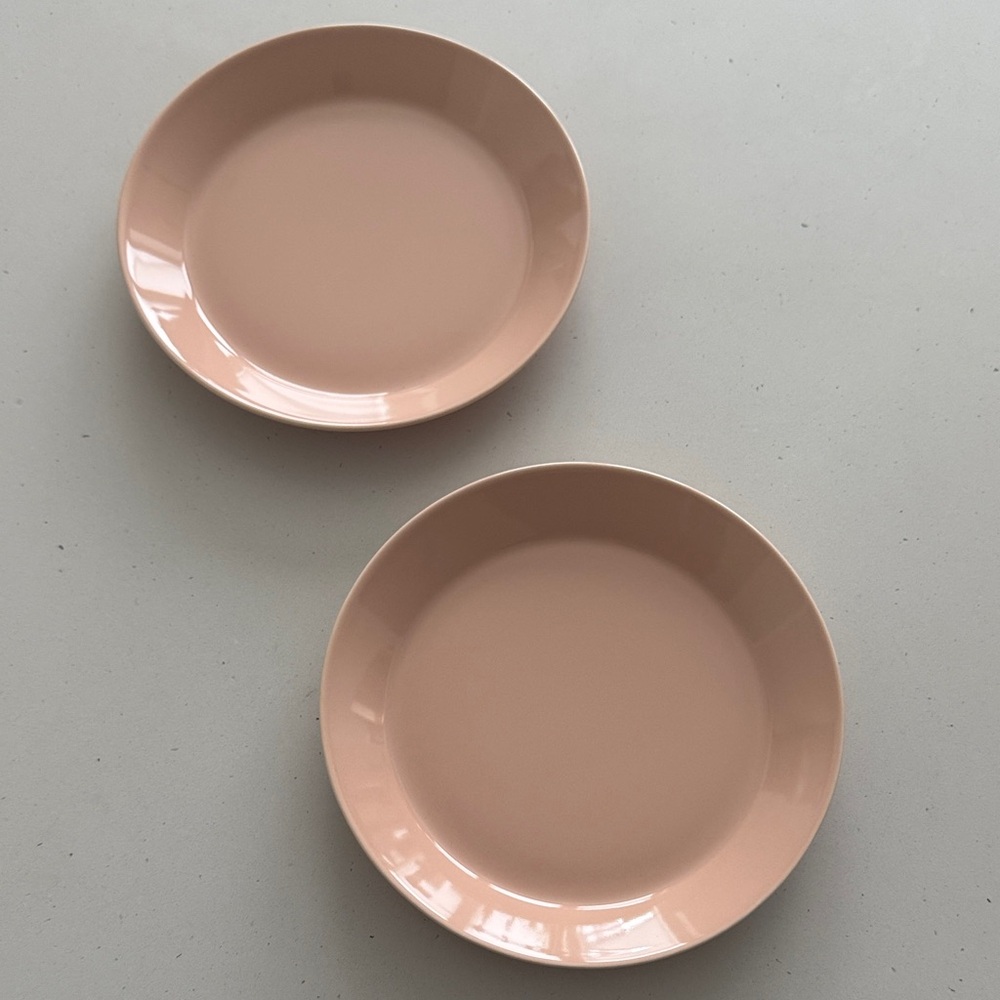 Iittala pink glazed salad/bread plates set of 2